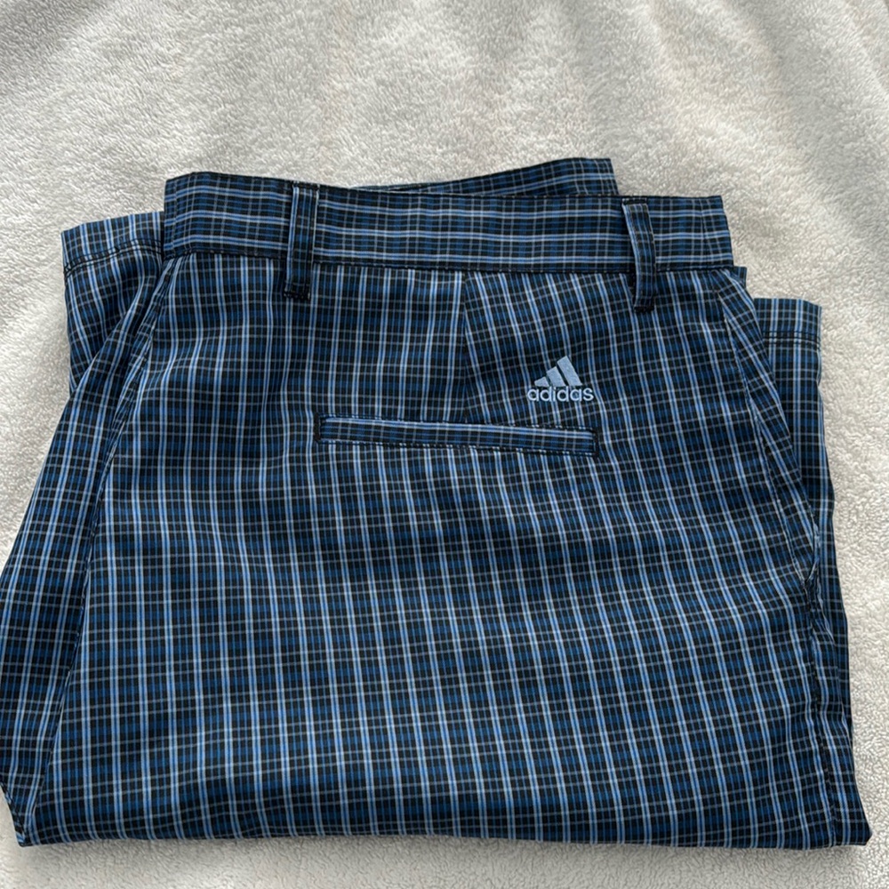 ADIDAS GOLF SHORTS SIZE 40